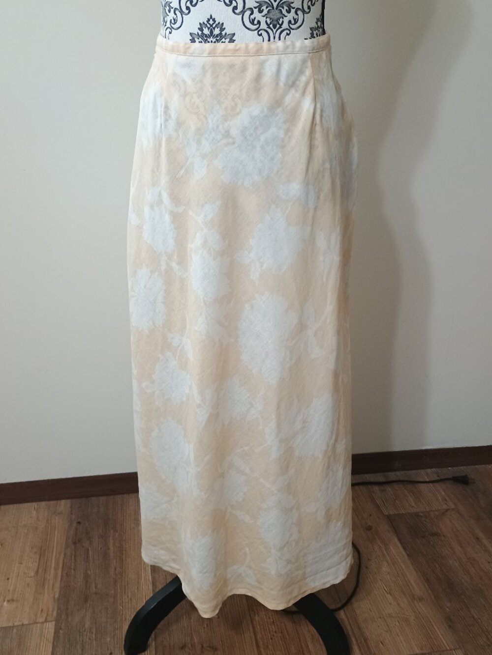 Vintage LIZSPORT Linen Floral Maxi Skirt Size 12P Butter Yellow Floral
